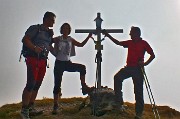 78 Un cuore di bandierine alla croce del Pizzo Farno (2506 m)